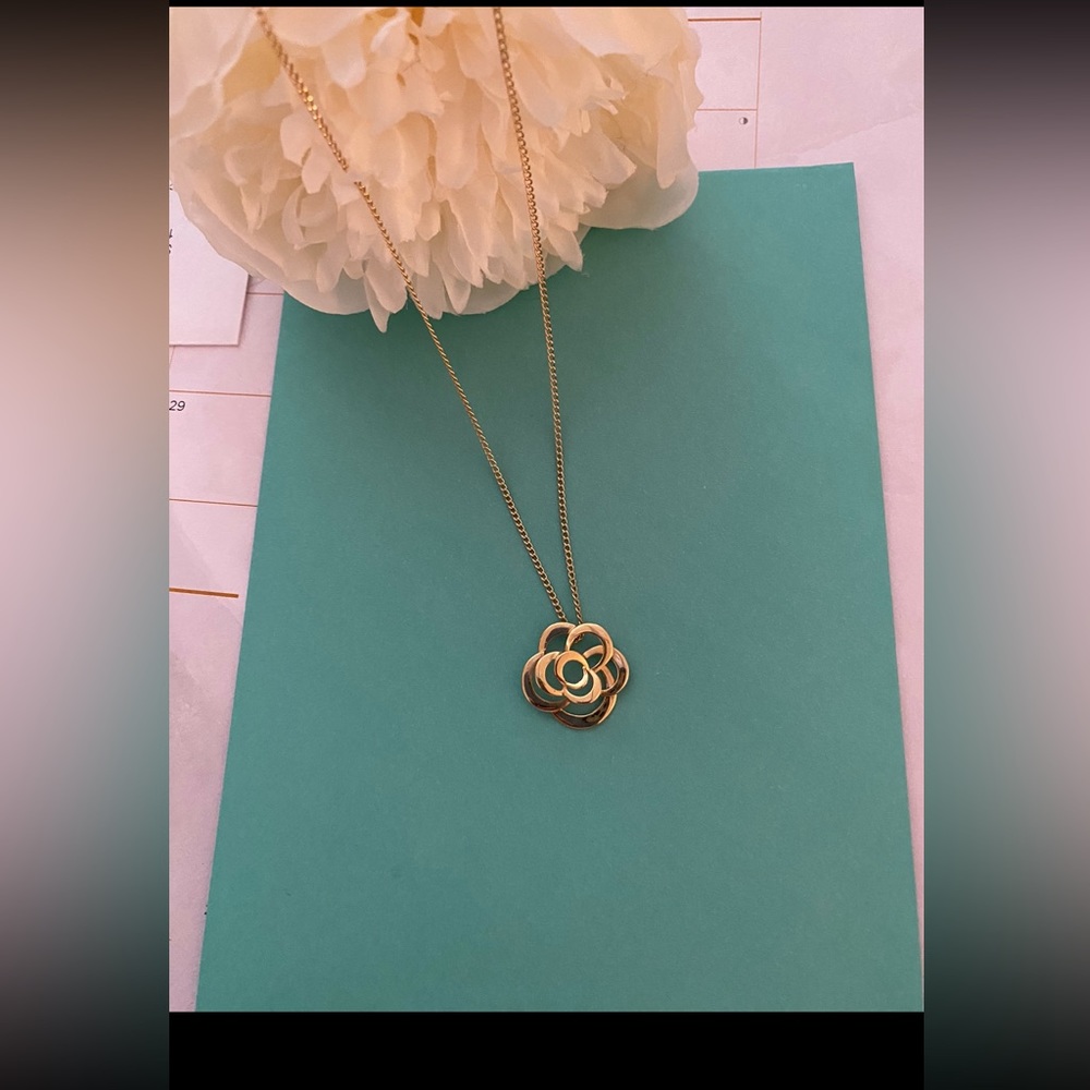 FiL De Camelia Chanel Necklace